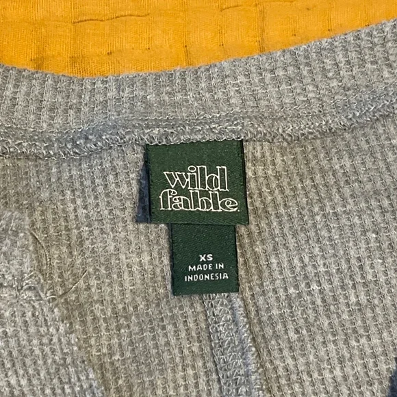 Gray long sleeve crop top - Picture 3 of 3